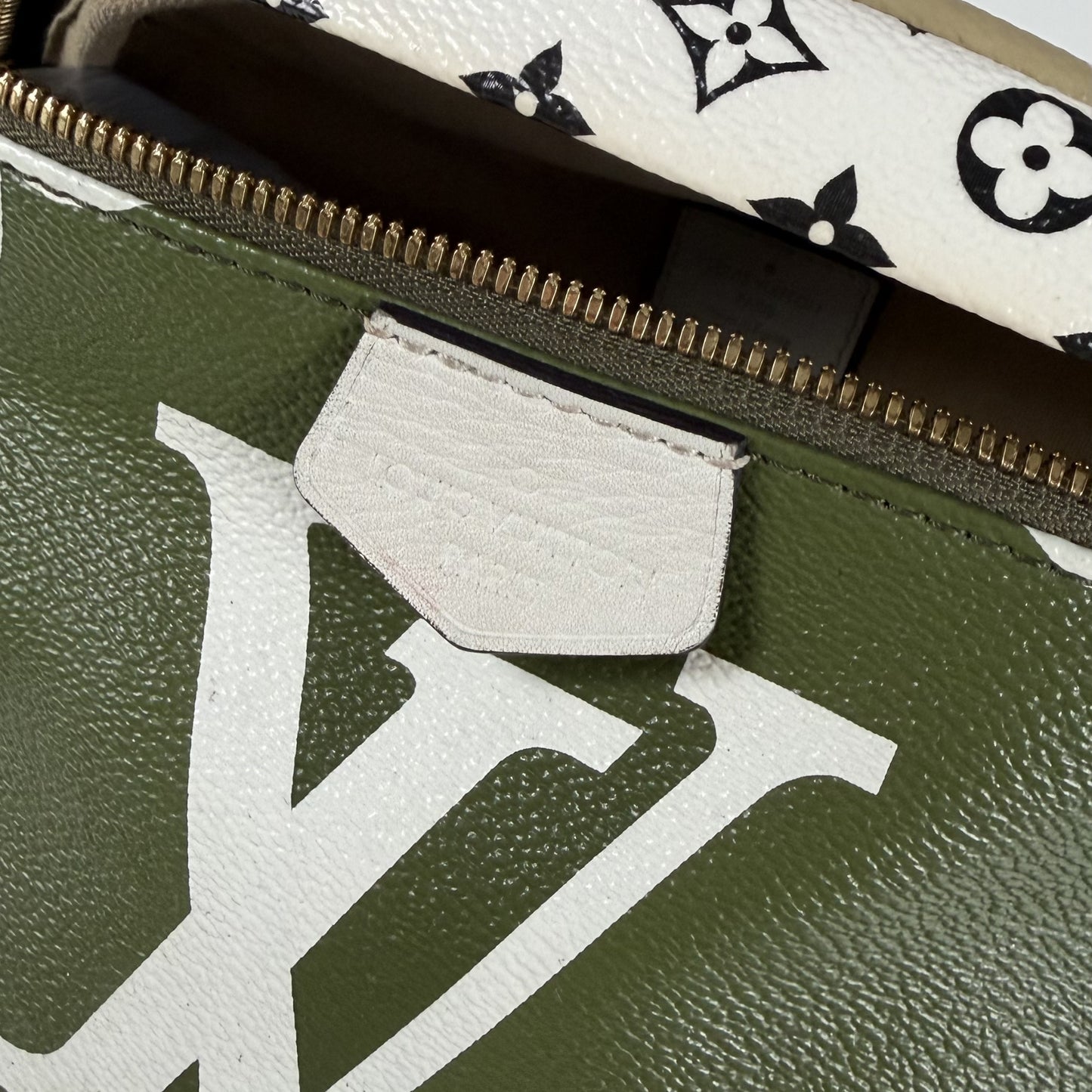 Louis Vuitton Bumbag Monogram Giant Khaki Green