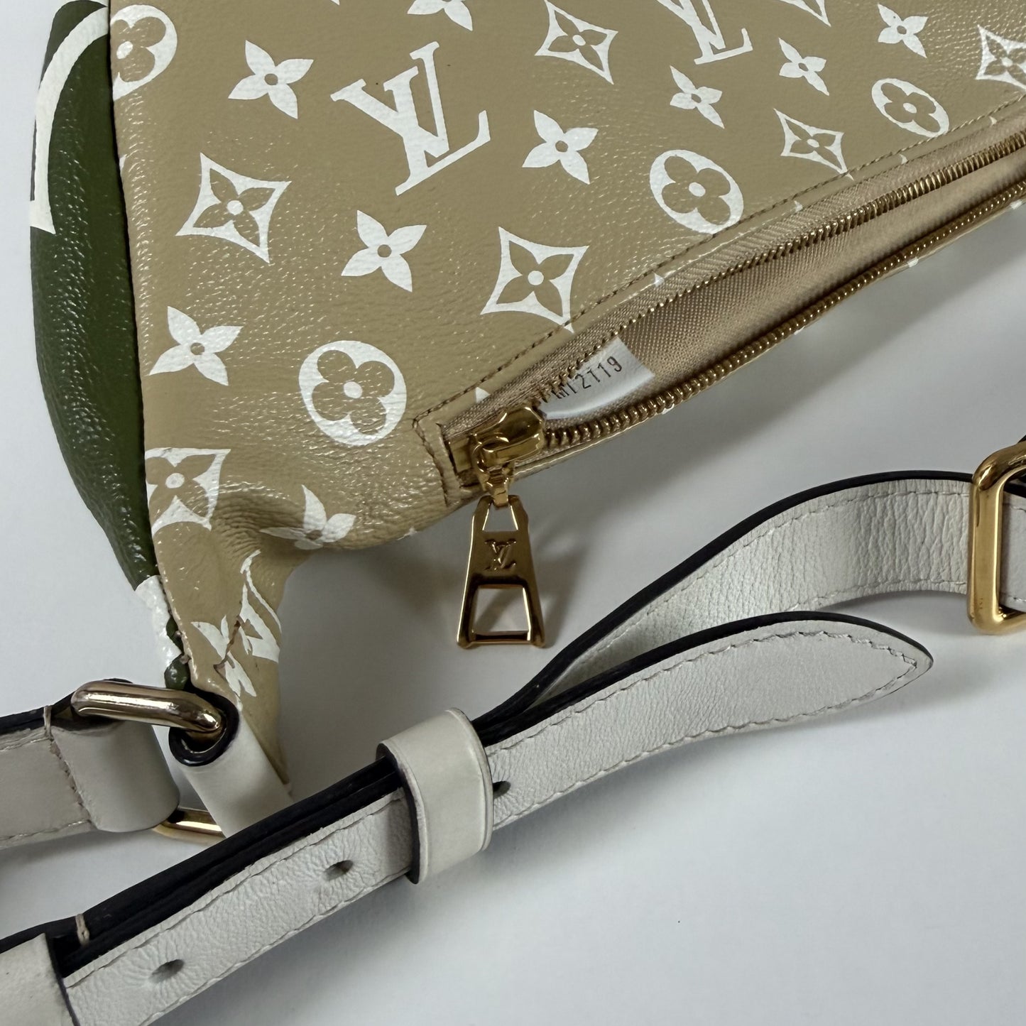 Louis Vuitton Bumbag Monogram Giant Khaki Green