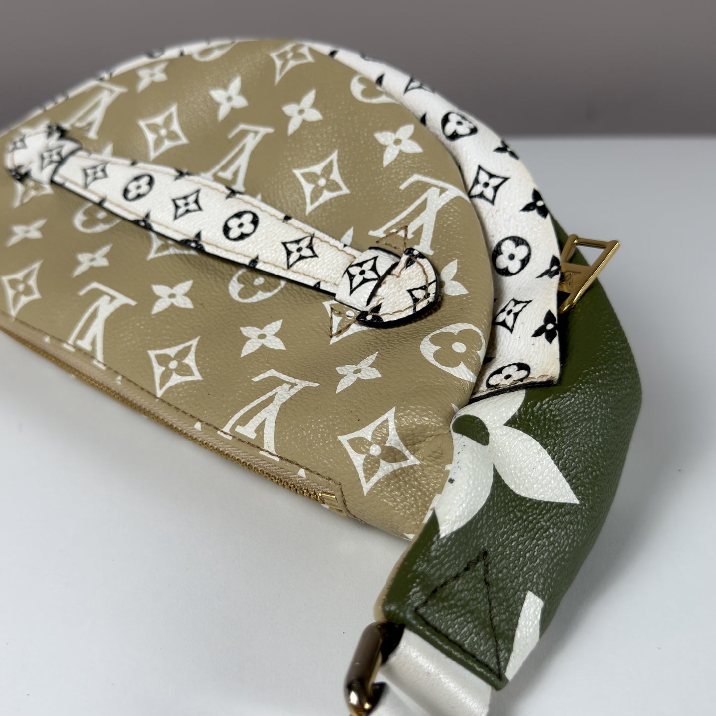 Louis Vuitton Bumbag Monogram Giant Khaki Green