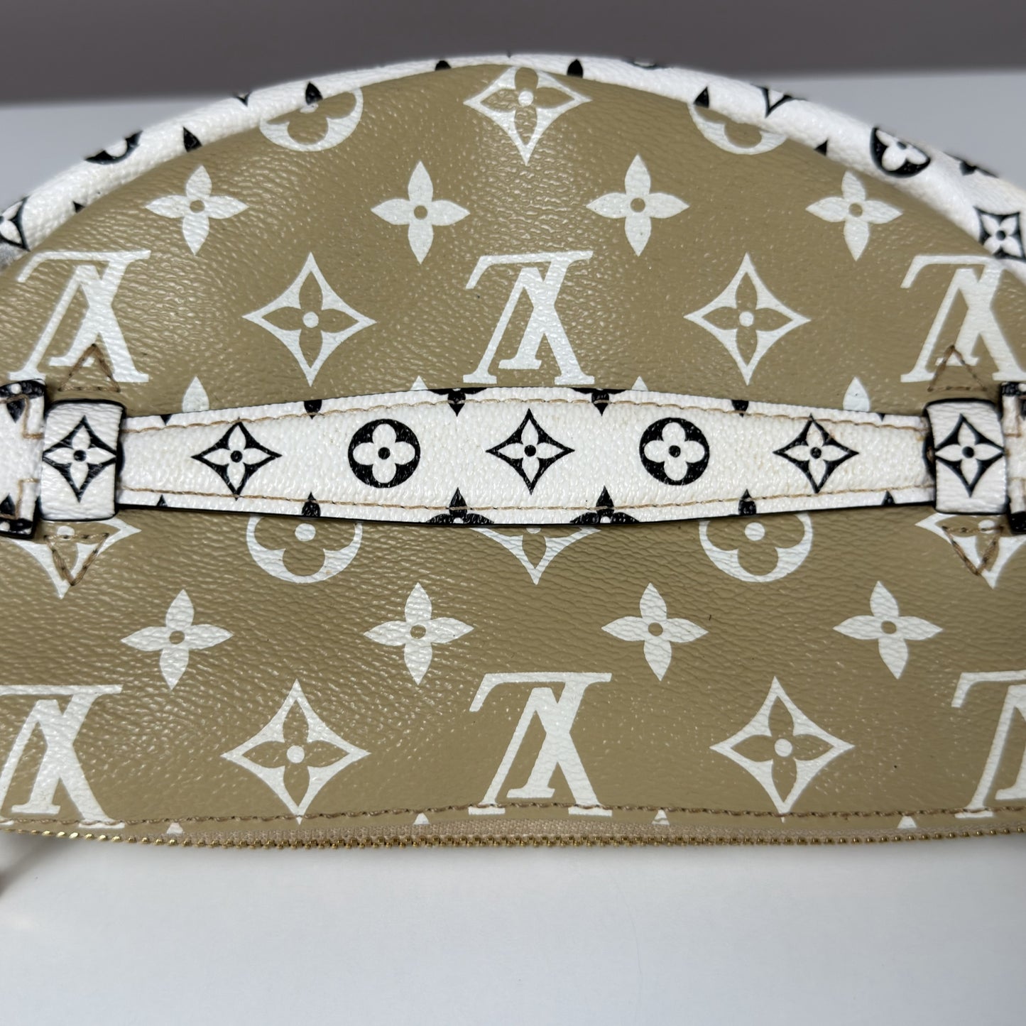 Louis Vuitton Bumbag Monogram Giant Khaki Green