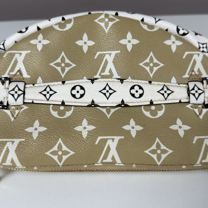 Louis Vuitton Bumbag Monogram Giant Khaki Green