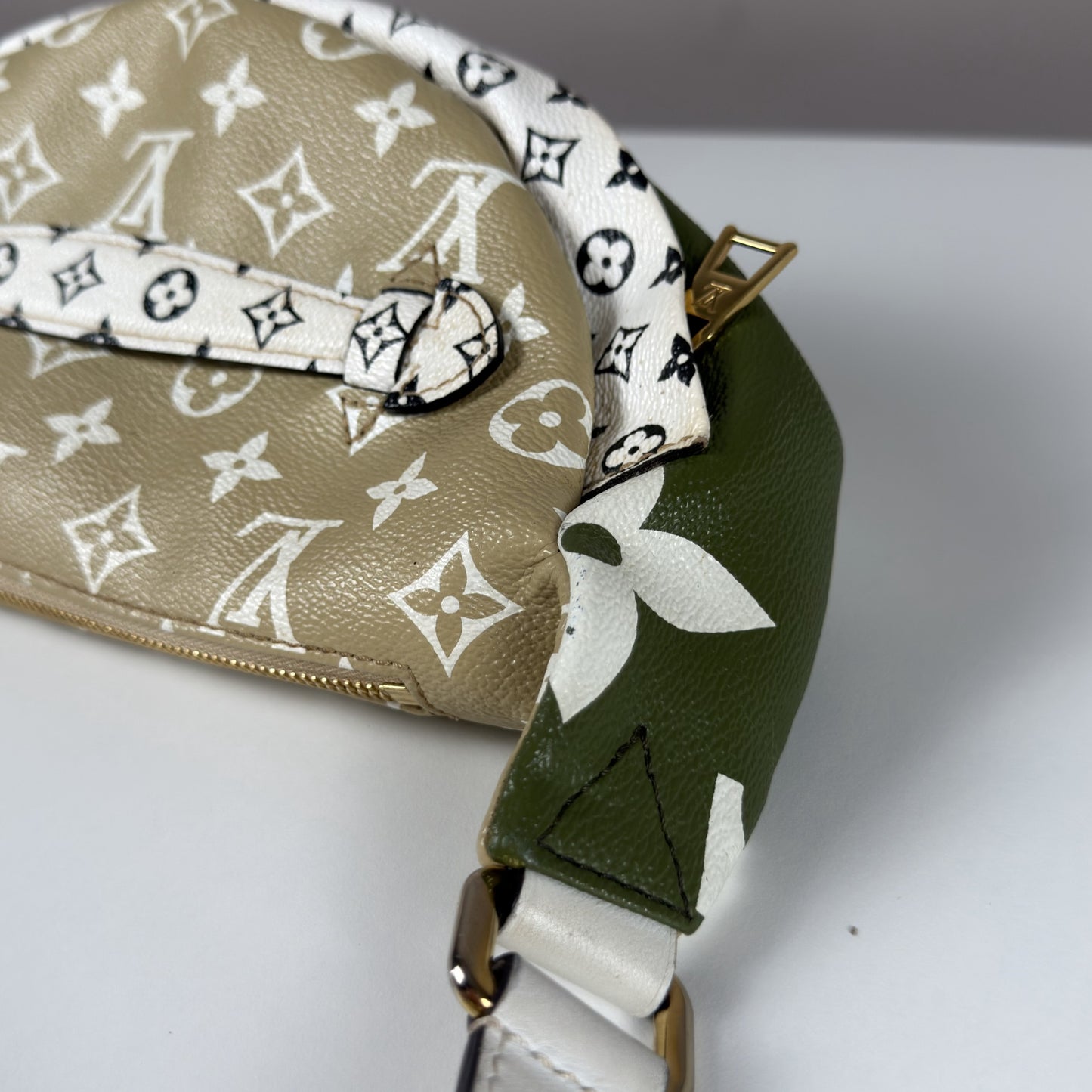 Louis Vuitton Bumbag Monogram Giant Khaki Green