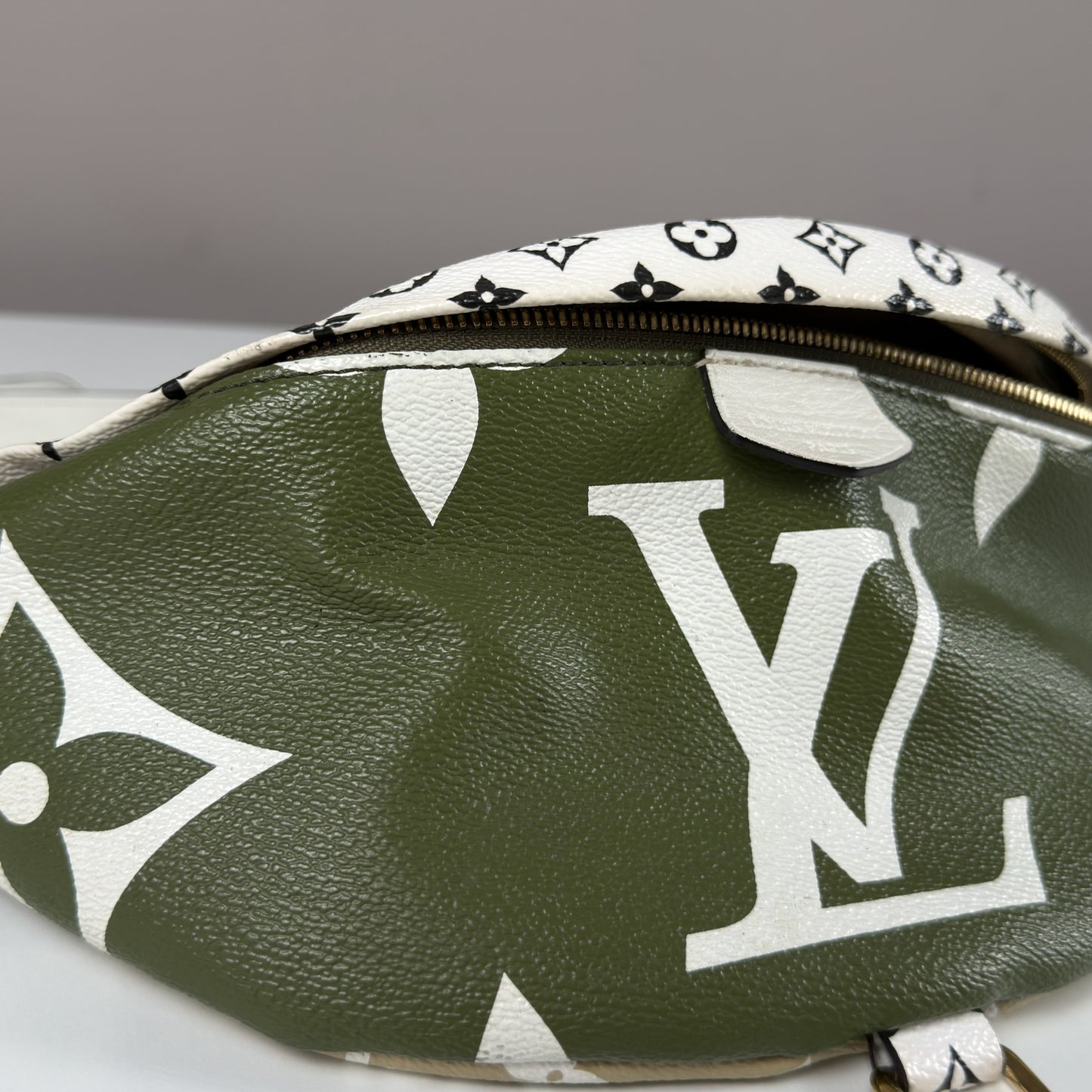 Louis Vuitton Bumbag Monogram Giant Khaki Green