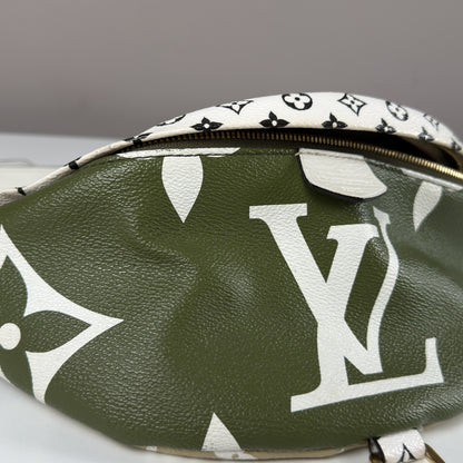 Louis Vuitton Bumbag Monogram Giant Khaki Green