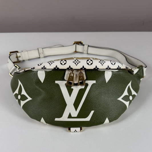 Louis Vuitton Bumbag Monogram Giant Khaki Green