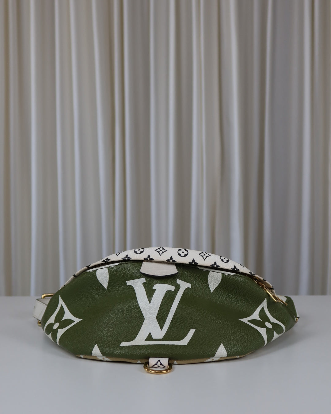 Louis Vuitton Bumbag Monogram Giant Khaki Green