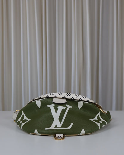 Louis Vuitton Bumbag Monogram Giant Khaki Green