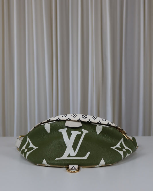 Louis Vuitton Bumbag Monogram Giant Khaki Green