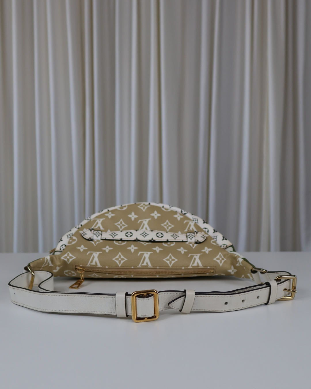 Louis Vuitton Bumbag Monogram Giant Khaki Green