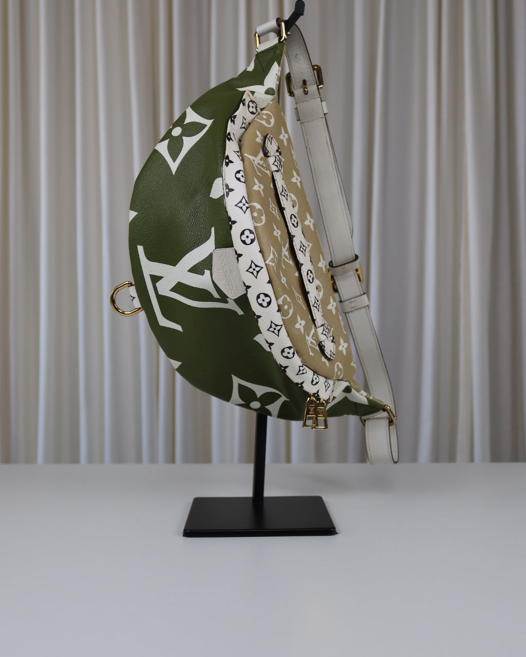 Louis Vuitton Bumbag Monogram Giant Khaki Green