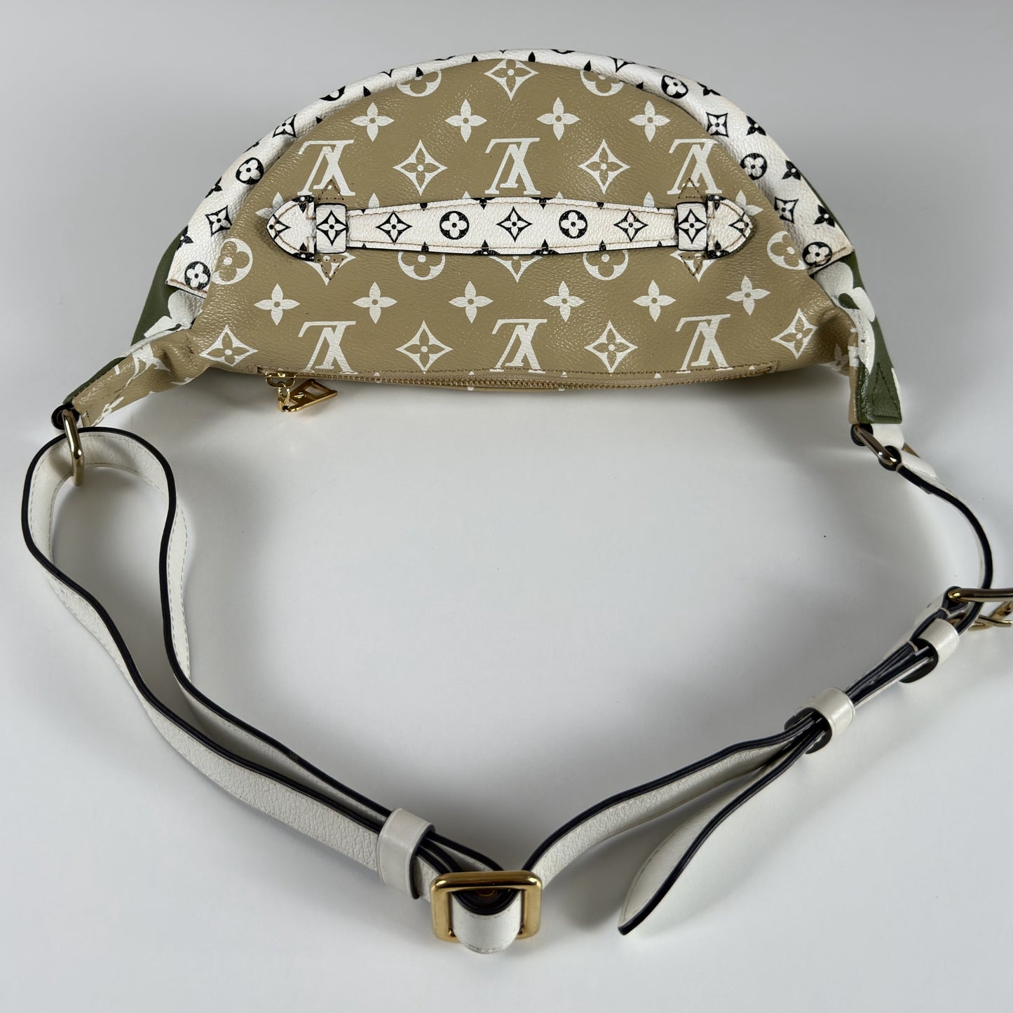 Louis Vuitton Bumbag Monogram Giant Khaki Green